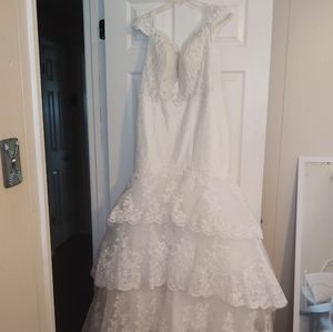 Lace wedding dress